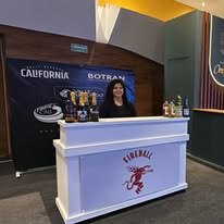 Mesa con snacks y toppings